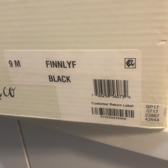 Knee-High Suede Black Boot with wooden block heel! Side zipper and elastic band - Picture 8 of 8